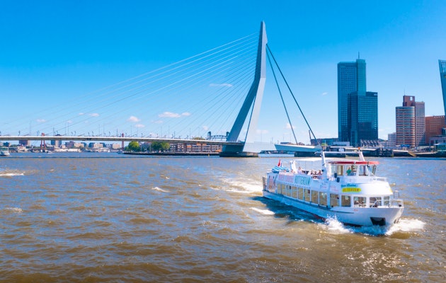 Vaar met 2 personen mee op een rondvaart door de havens van Rotterdam!